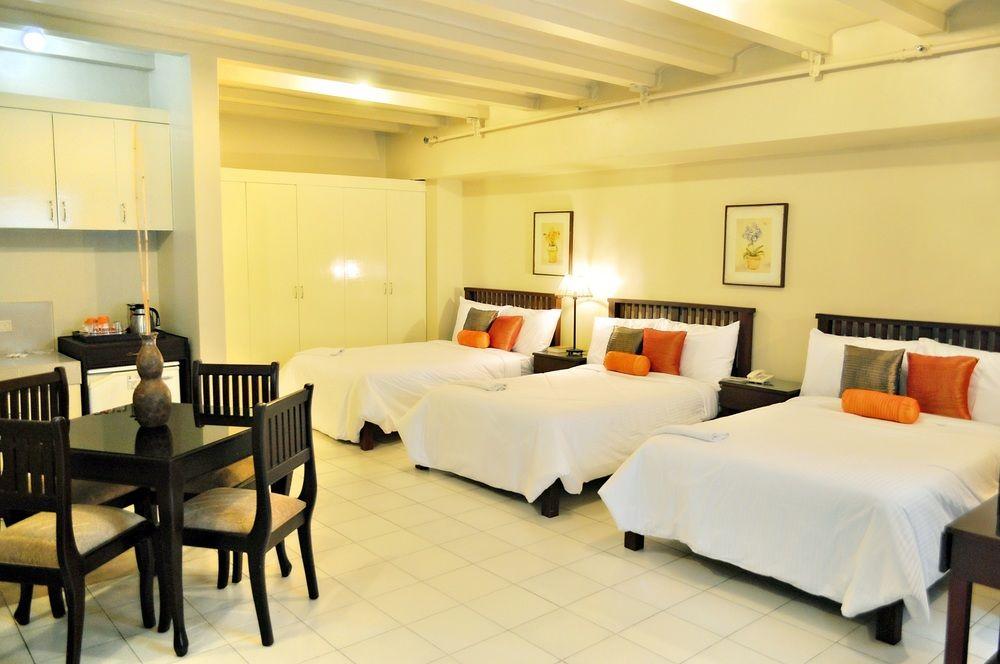 Oyo 103 Artina Suites Hotel Makati City ภายนอก รูปภาพ