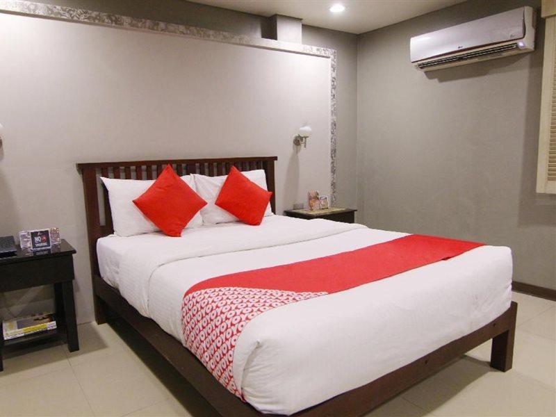 Oyo 103 Artina Suites Hotel Makati City ภายนอก รูปภาพ