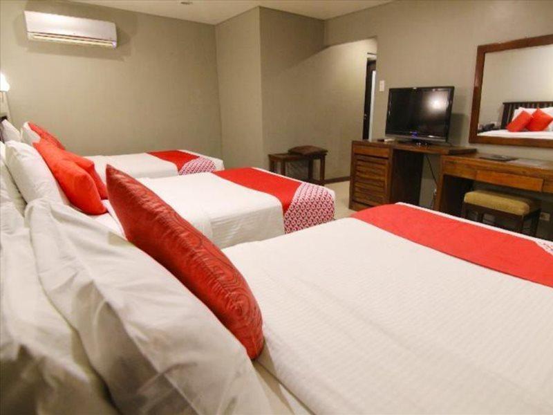 Oyo 103 Artina Suites Hotel Makati City ภายนอก รูปภาพ