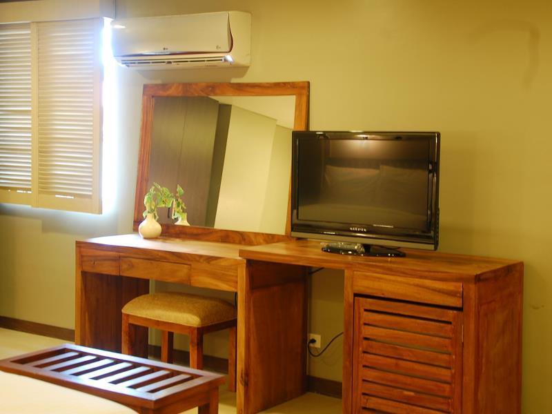 Oyo 103 Artina Suites Hotel Makati City ภายนอก รูปภาพ