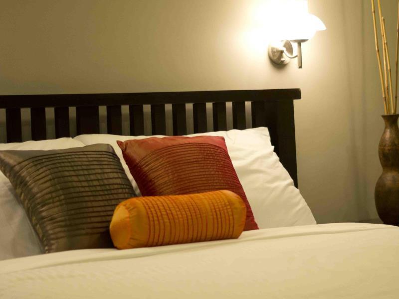 Oyo 103 Artina Suites Hotel Makati City ภายนอก รูปภาพ