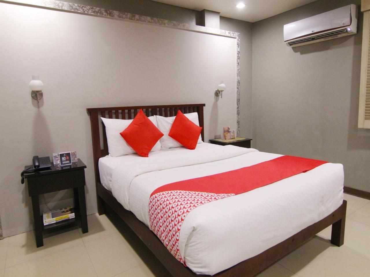 Oyo 103 Artina Suites Hotel Makati City ภายนอก รูปภาพ