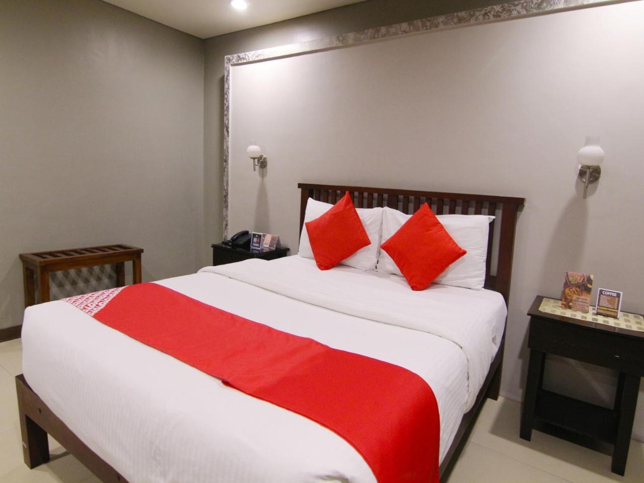 Oyo 103 Artina Suites Hotel Makati City ภายนอก รูปภาพ