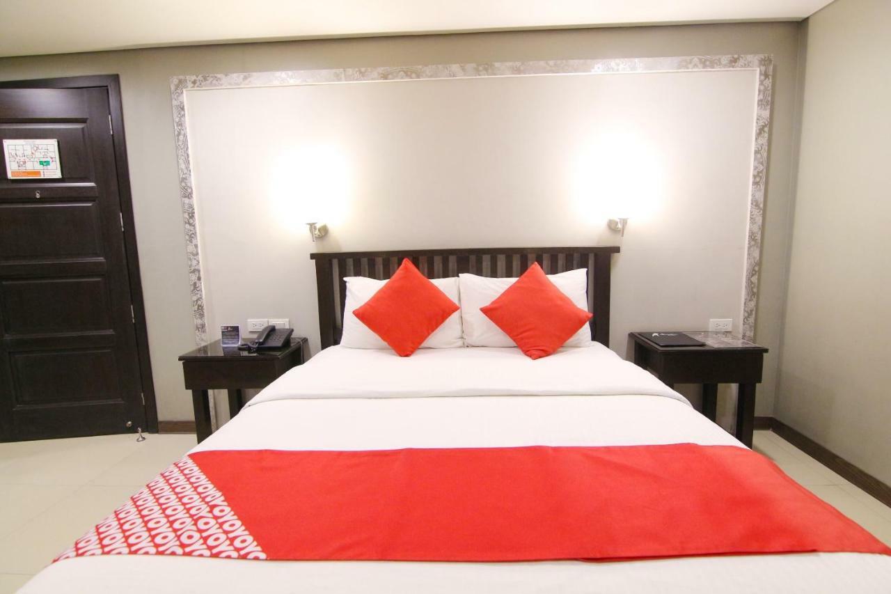 Oyo 103 Artina Suites Hotel Makati City ภายนอก รูปภาพ