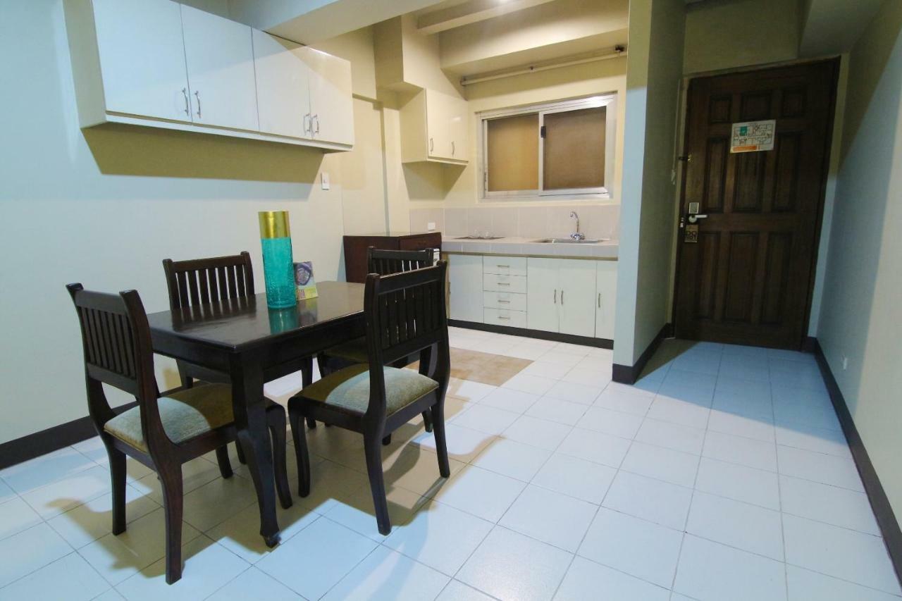 Oyo 103 Artina Suites Hotel Makati City ภายนอก รูปภาพ