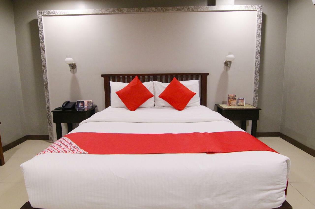 Oyo 103 Artina Suites Hotel Makati City ภายนอก รูปภาพ