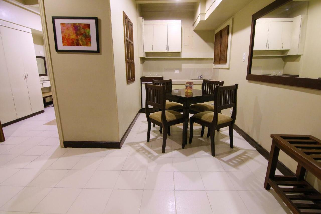 Oyo 103 Artina Suites Hotel Makati City ภายนอก รูปภาพ
