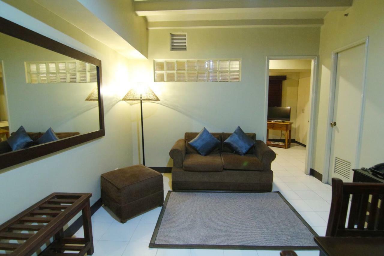Oyo 103 Artina Suites Hotel Makati City ภายนอก รูปภาพ
