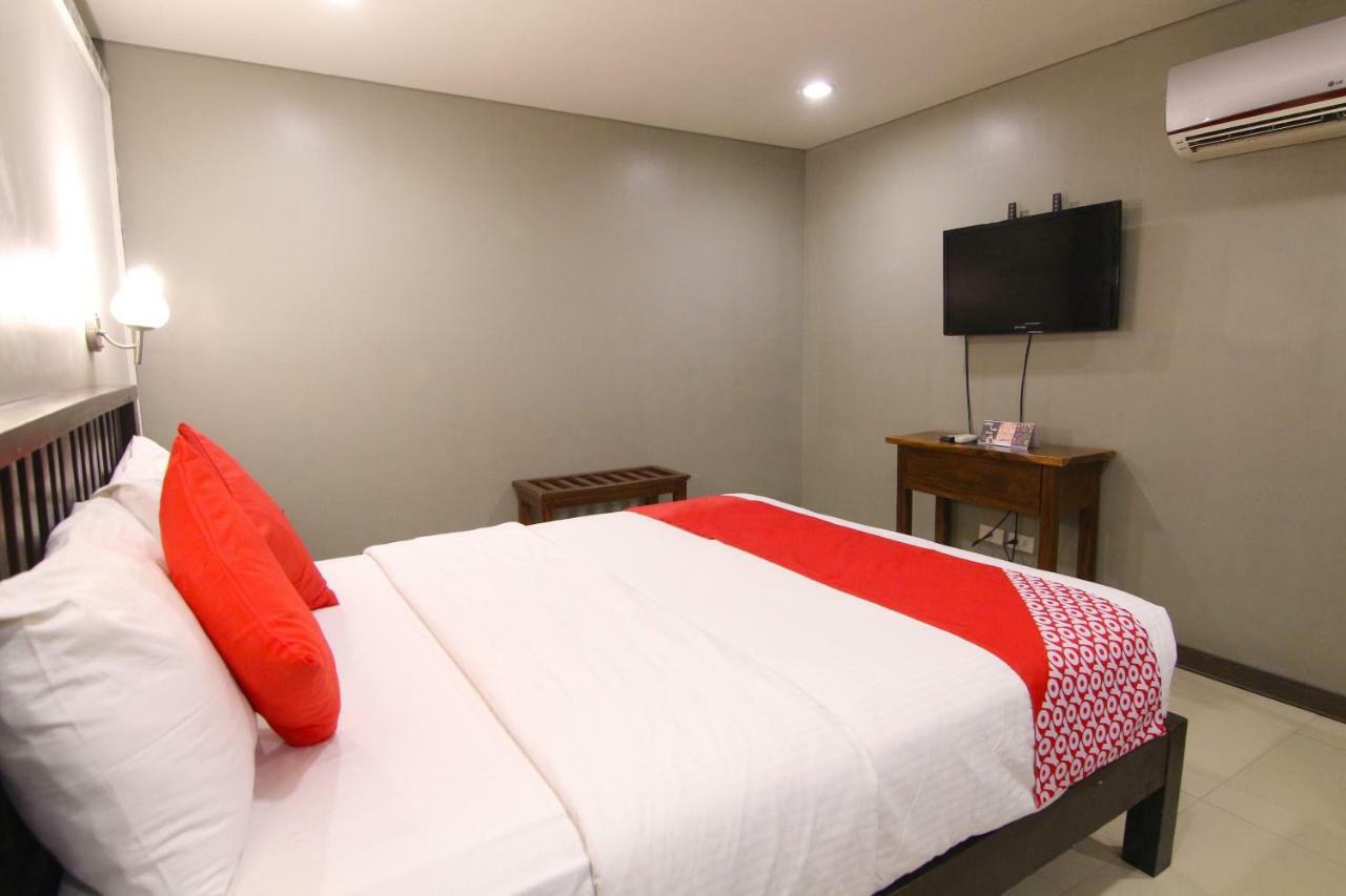 Oyo 103 Artina Suites Hotel Makati City ภายนอก รูปภาพ