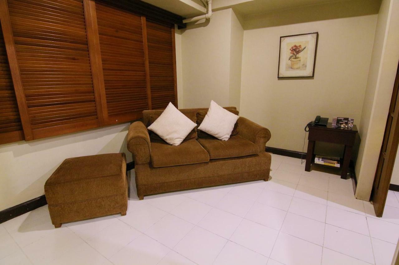 Oyo 103 Artina Suites Hotel Makati City ภายนอก รูปภาพ
